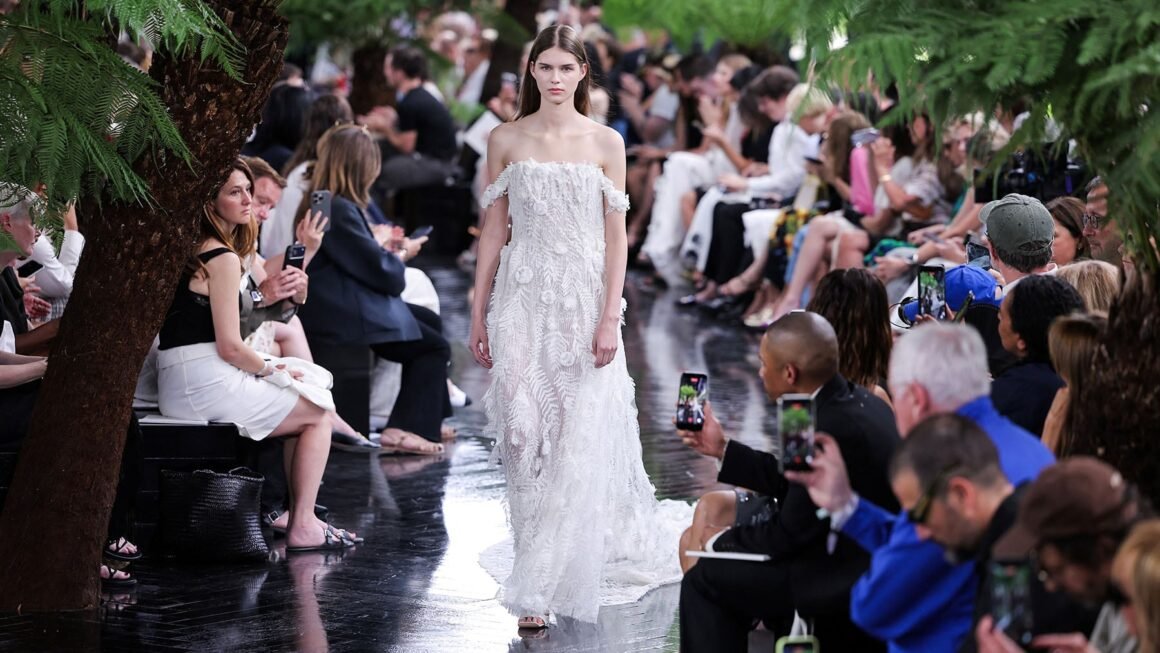 LVMH Fashion Sales Rise 1% With Dior Turnaround in Focus